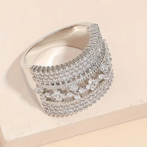 💍🎉 Luxurious Princess Multilayer Stacked Wide Face Ring - Bands with Zirconia - Picture 5 of 7